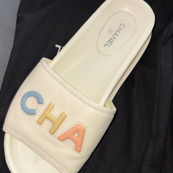 CHANEL Women's Cream Multicolor Pool Slide Sandals - Picture 2 of 4